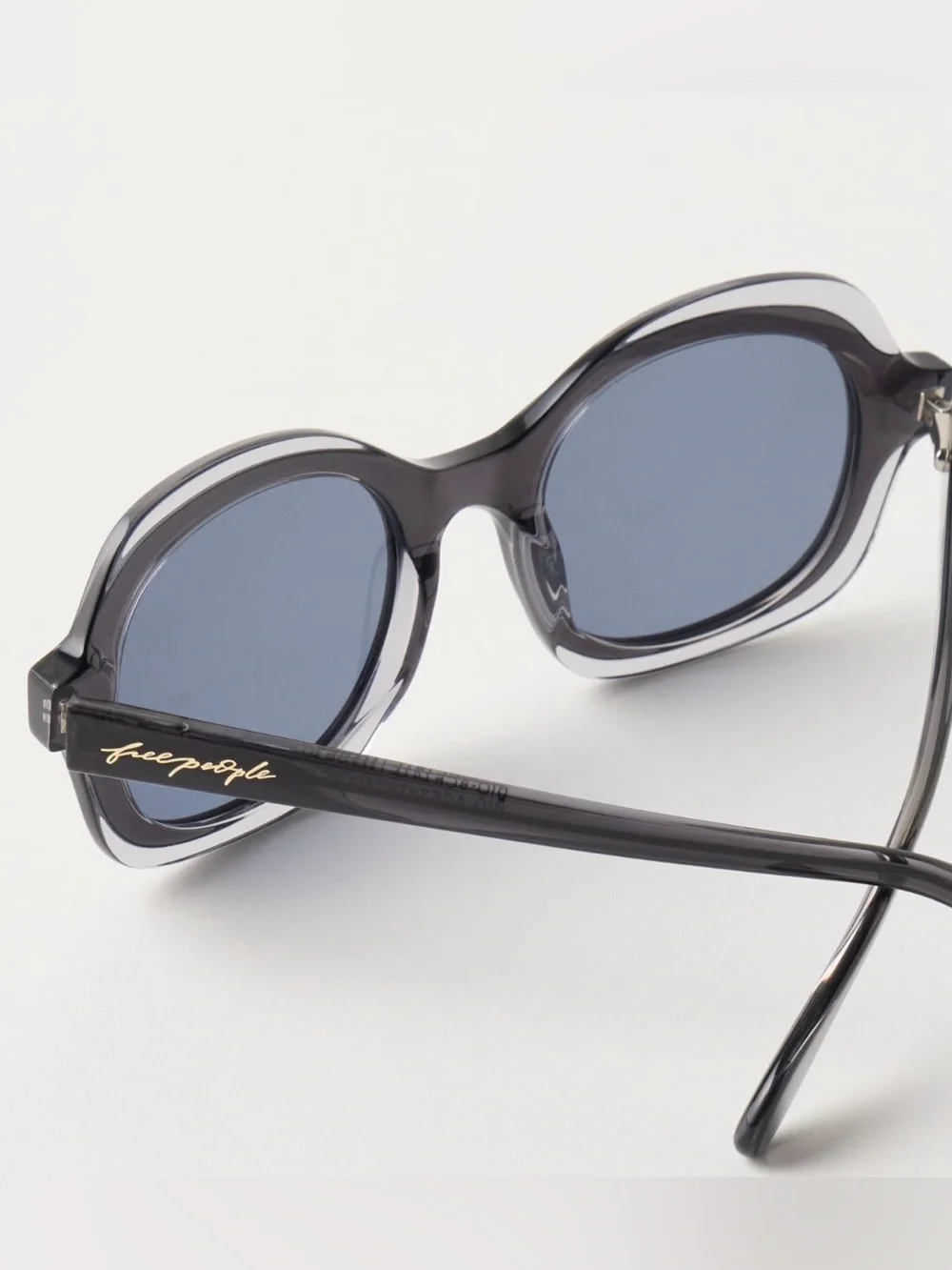 NWT Free People See the Light Polarized Logo Sunglasses in Black Dust Bag $68